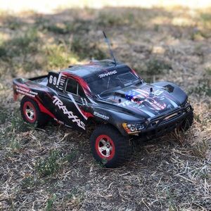 Traxxas slash 2WD battery and charger
